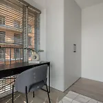 Nature Park Near River, Modern 2bed, Fast Wi-fi, Kitchen Oven アパート *