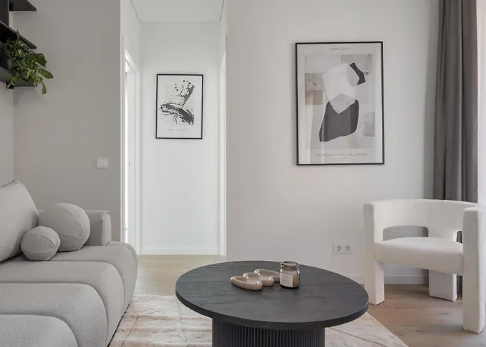 Nature Park Near River, Modern 2bed, Fast Wi-fi, Kitchen Oven