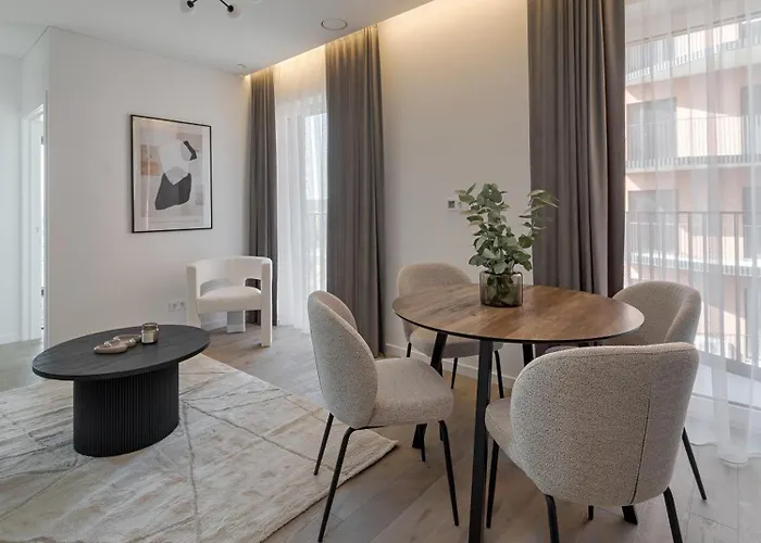 Nature Park Near River, Modern 2bed, Fast Wi-fi, Kitchen Oven 公寓