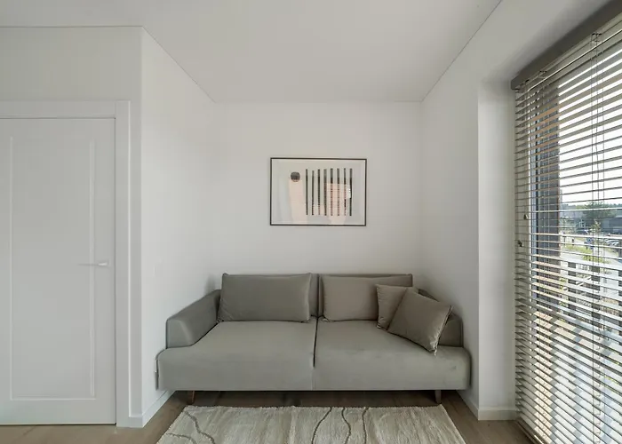 Nature Park Near River, Modern 2bed, Fast Wi-fi, Kitchen Oven شقة