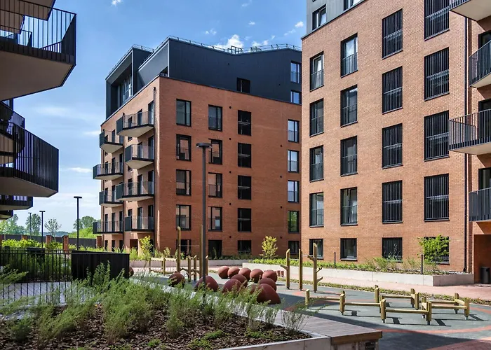 Nature Park Near River, Modern 2bed, Fast Wi-fi, Kitchen Oven شقة