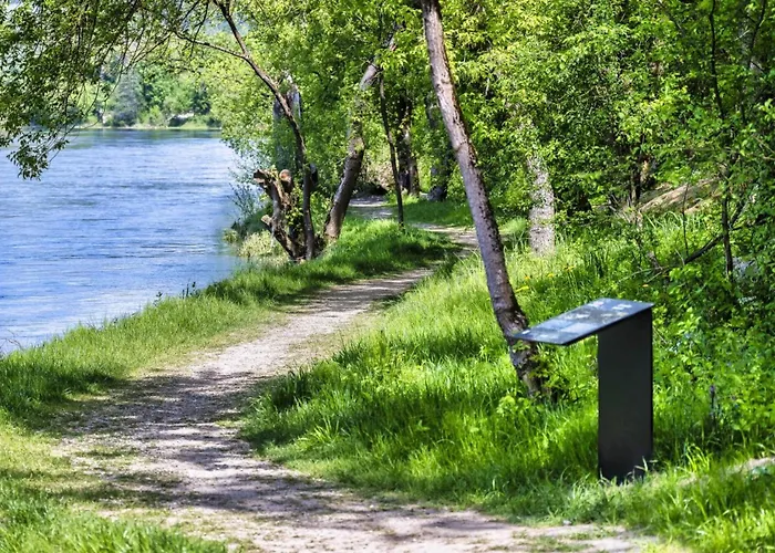 公寓 Nature Park Near River, Modern 2bed, Fast Wi-fi, Kitchen Oven *